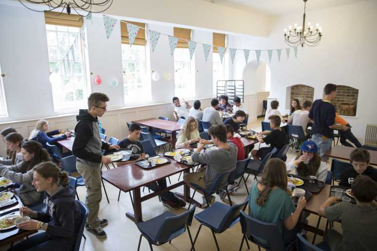 Lunch time au refectoire du collège